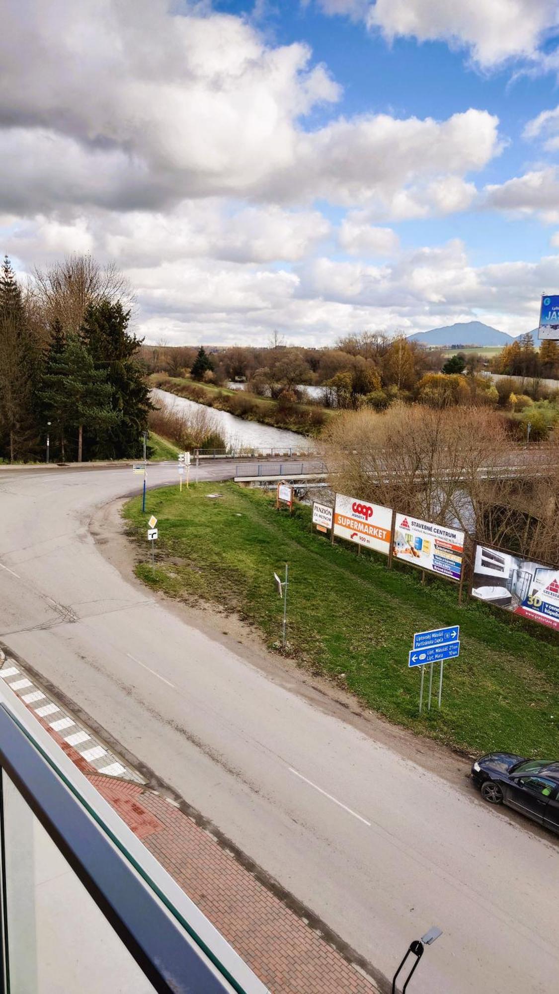 Apartman Nad Riekou Bešeňová Esterno foto